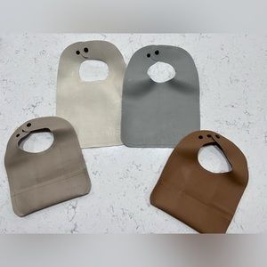 Gathre bib bundle- x4. 2 with pockets and 2 larger bibs without. Good condition